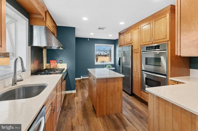 1 CROSS CREEK LN, Erwinna, PA 18920