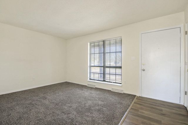 2000 JUNIPER DR A + B, Columbia, MO 65201