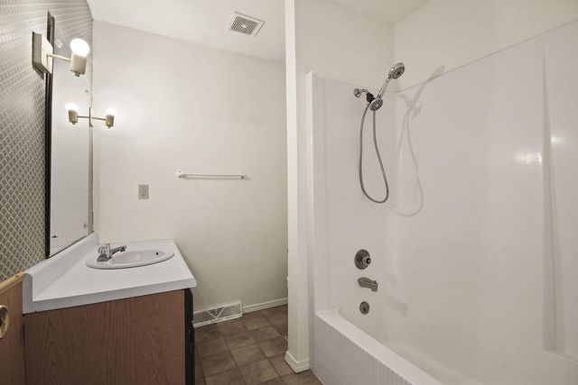 2000 JUNIPER DR A + B, Columbia, MO 65201