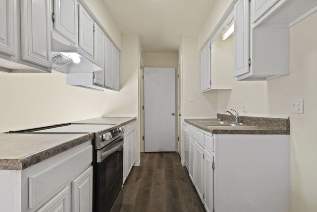 2000 JUNIPER DR A + B, Columbia, MO 65201