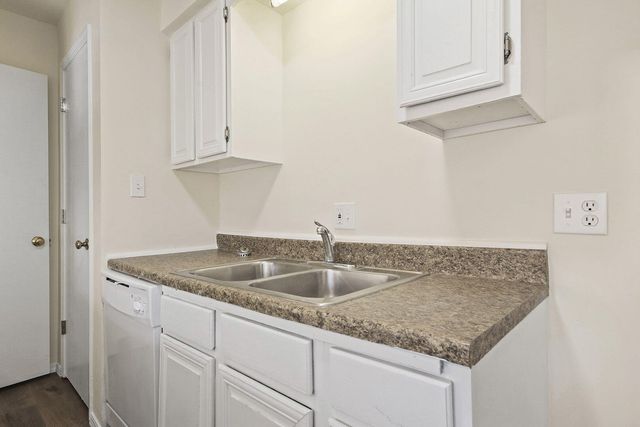 2000 JUNIPER DR A + B, Columbia, MO 65201