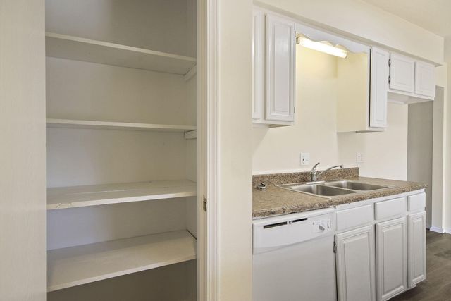 2000 JUNIPER DR A + B, Columbia, MO 65201