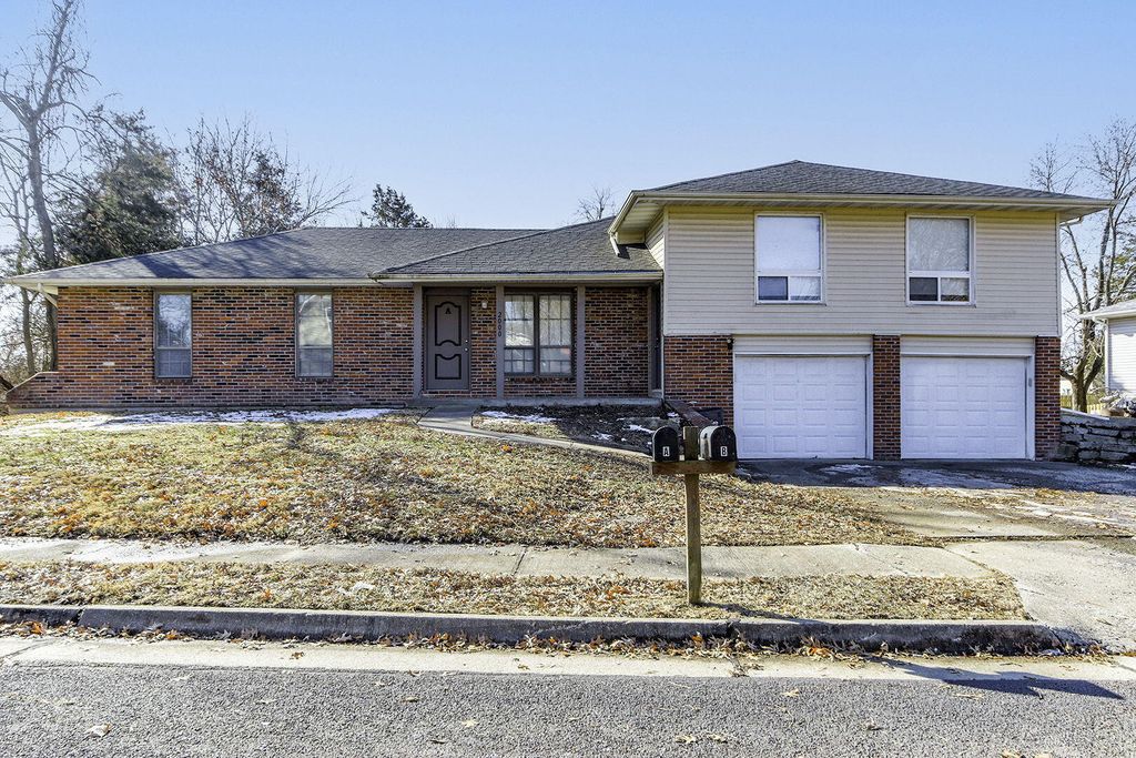 2000 JUNIPER DR A + B, Columbia, MO 65201