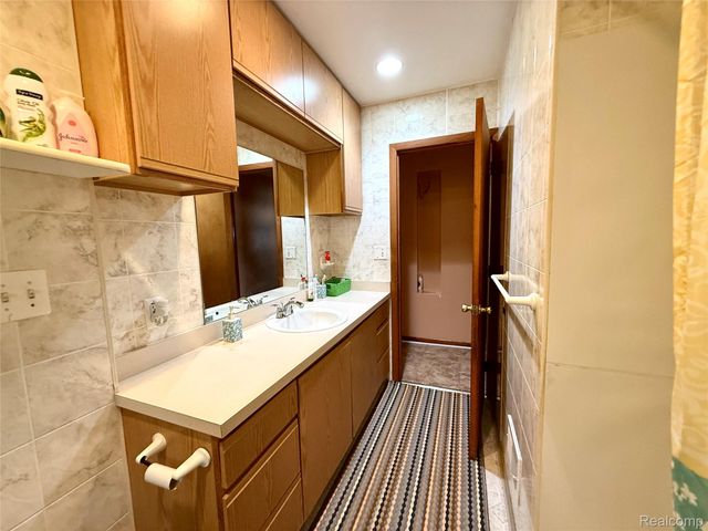 21370 Masch Avenue, Warren, MI 48091