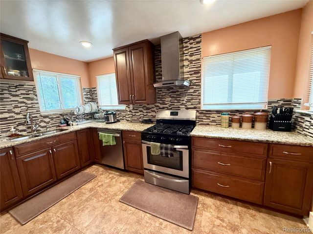 21370 Masch Avenue, Warren, MI 48091