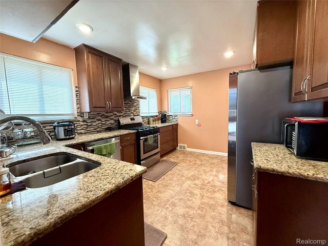 21370 Masch Avenue, Warren, MI 48091