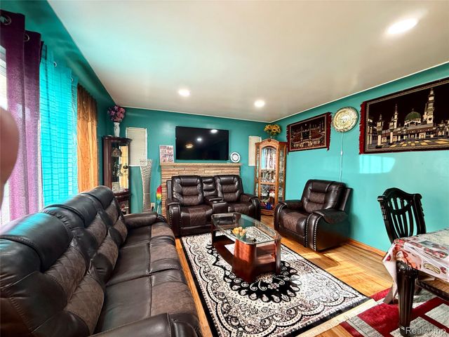 21370 Masch Avenue, Warren, MI 48091