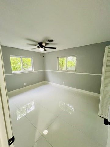 3231 N 72nd Way, Hollywood, FL 33024