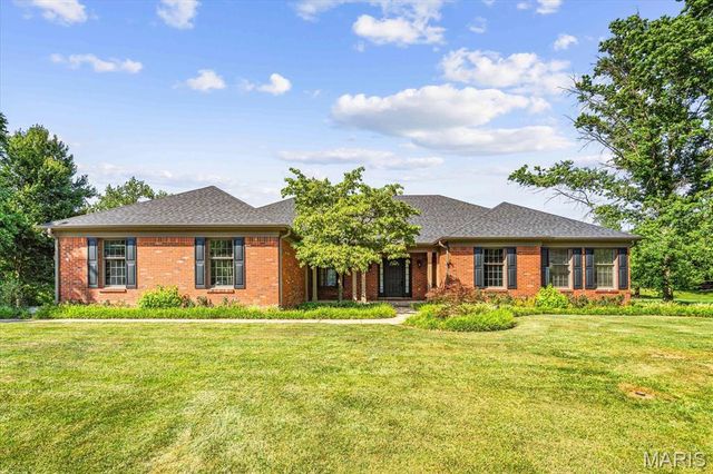 1609 10th Fairway Drive, Belleville, IL 62220