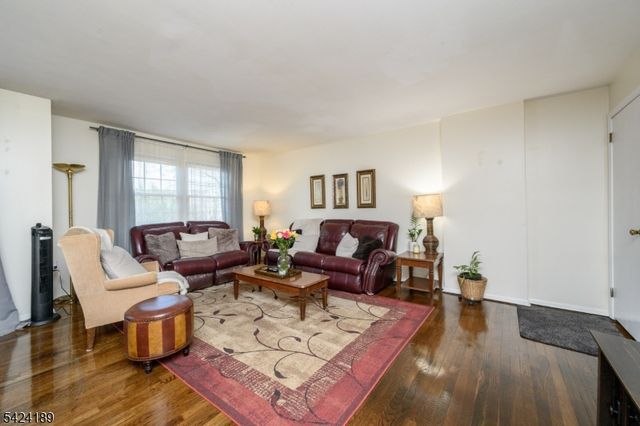 4 Cardinal Ln 1, Hillsborough Twp., NJ 08844