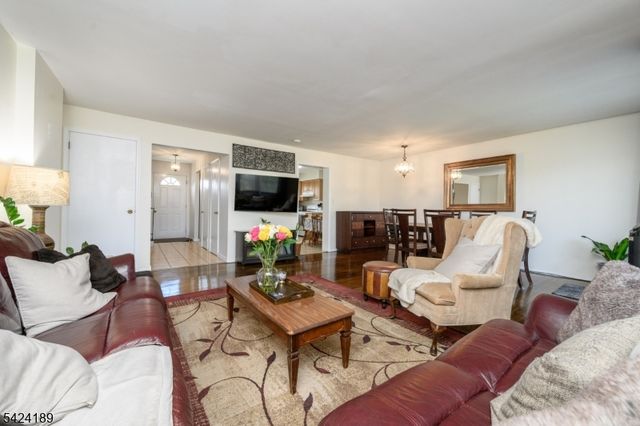4 Cardinal Ln 1, Hillsborough Twp., NJ 08844