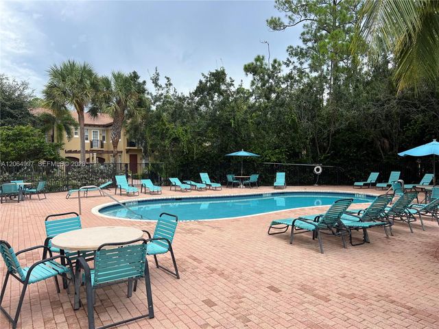 2804 Eagle Rock Cir 801, West Palm Beach, FL 33411