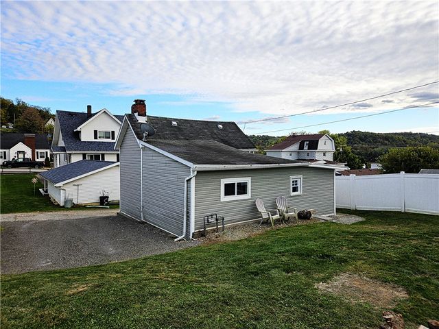 10 Eggers Ave, Belle Vernon, PA 15012