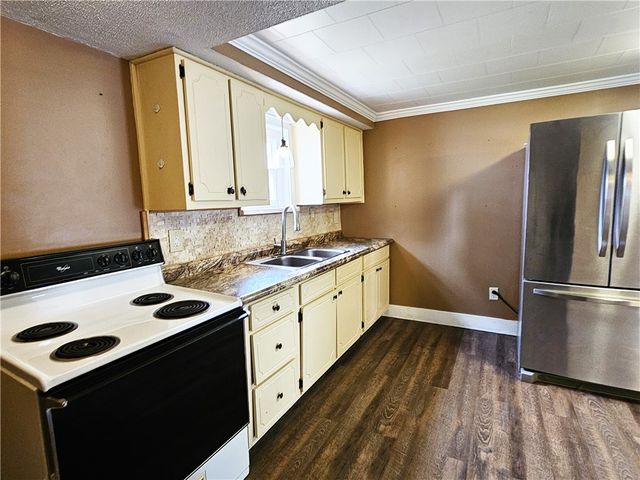 10 Eggers Ave, Belle Vernon, PA 15012
