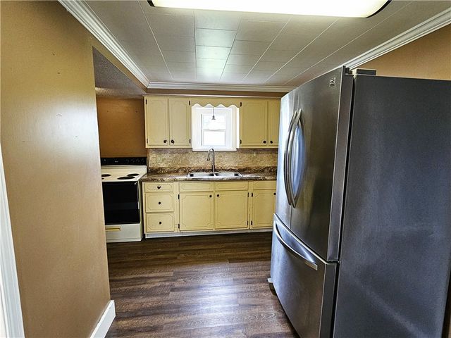 10 Eggers Ave, Belle Vernon, PA 15012