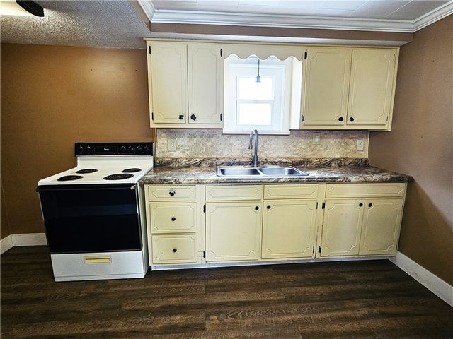 10 Eggers Ave, Belle Vernon, PA 15012