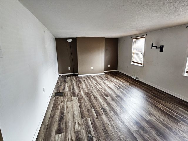 10 Eggers Ave, Belle Vernon, PA 15012