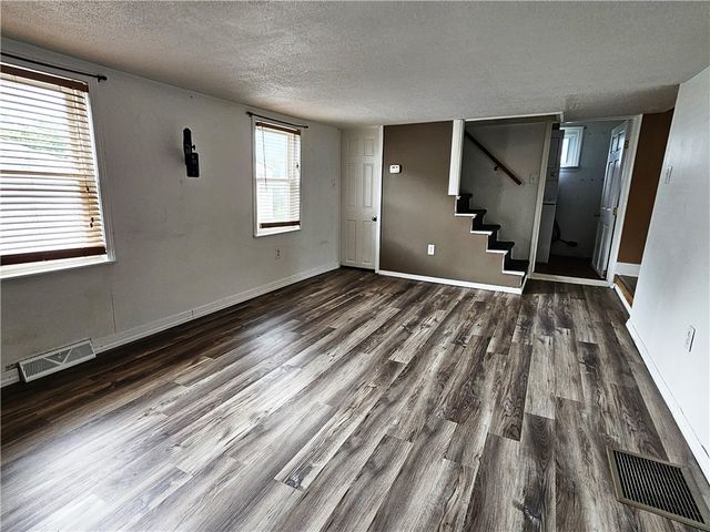 10 Eggers Ave, Belle Vernon, PA 15012