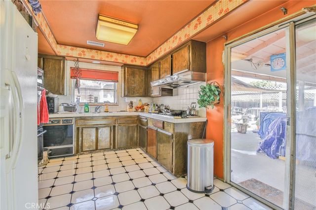 1315 Hillside, Pomona, CA 91768