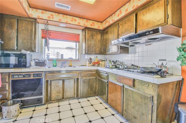 1315 Hillside, Pomona, CA 91768