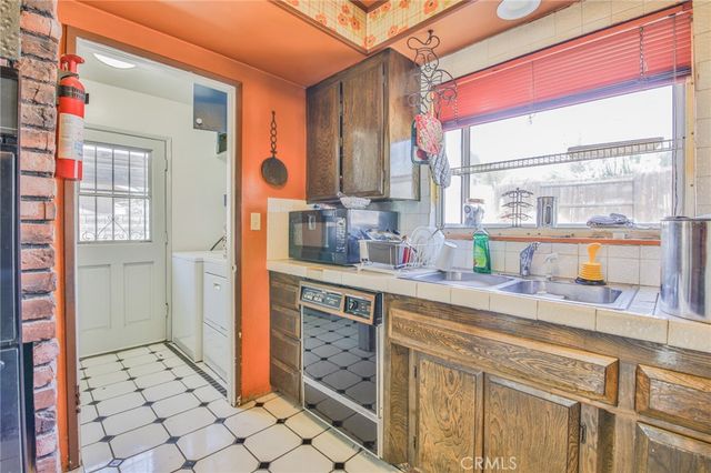 1315 Hillside, Pomona, CA 91768