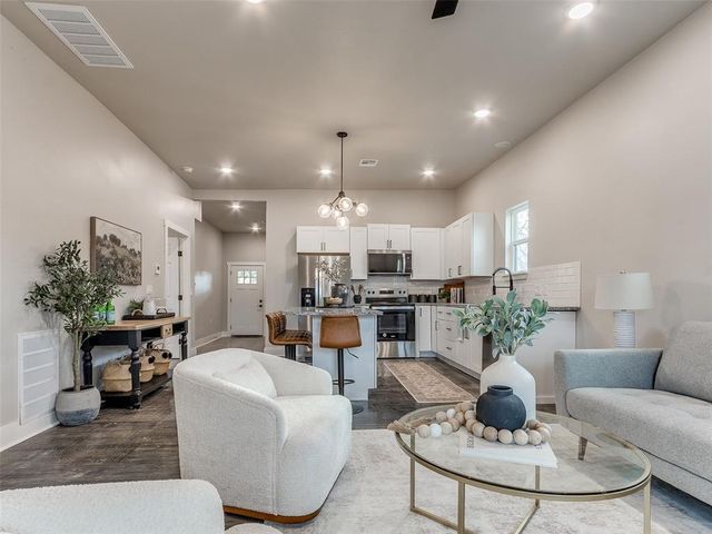 805 E Harrison Avenue, Guthrie, OK 73044