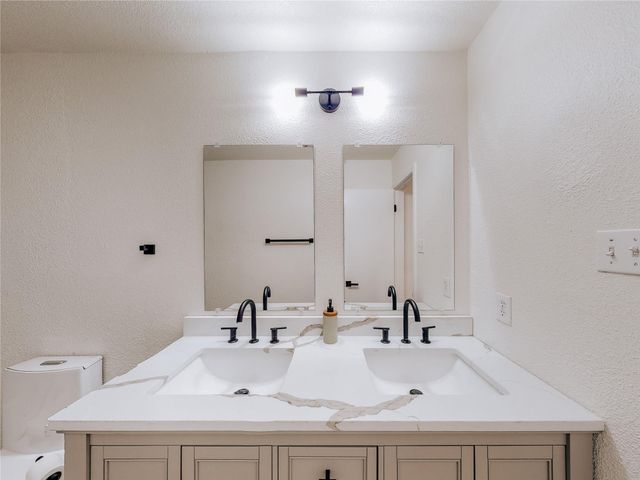 2010 Carriage Club DR, Cedar Park, TX 78613