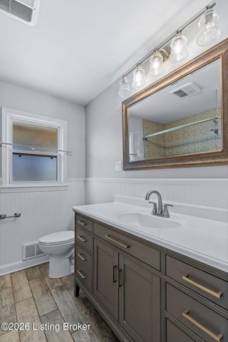 9020 Wooddale Dr, Louisville, KY 40272