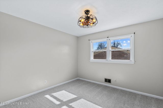 9020 Wooddale Dr, Louisville, KY 40272