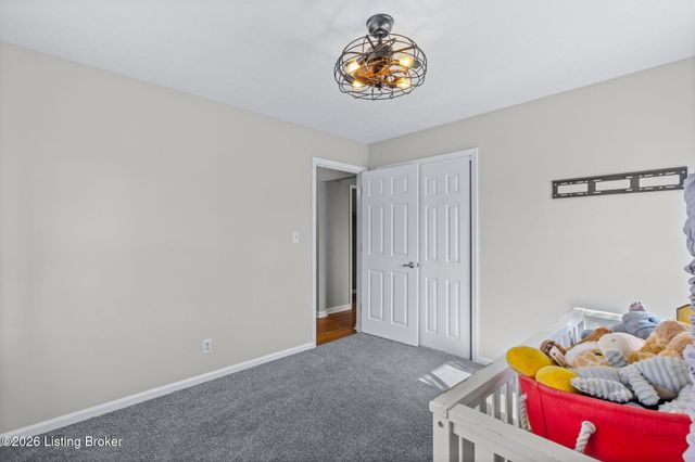 9020 Wooddale Dr, Louisville, KY 40272