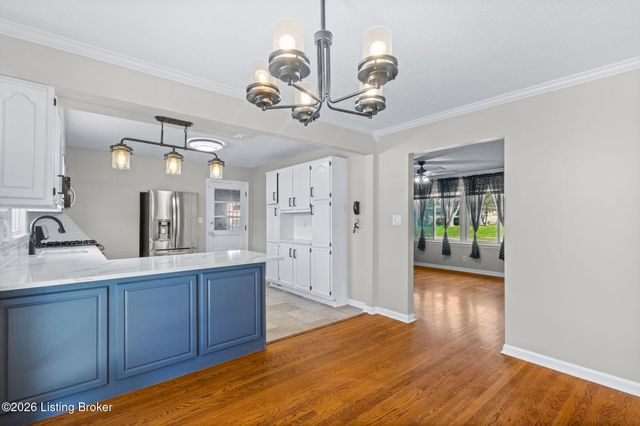 9020 Wooddale Dr, Louisville, KY 40272