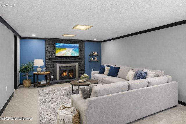 9020 Wooddale Dr, Louisville, KY 40272