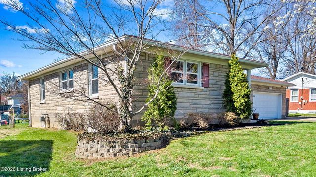 9020 Wooddale Dr, Louisville, KY 40272