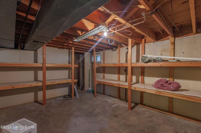 9020 Wooddale Dr, Louisville, KY 40272