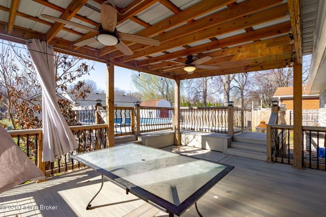 9020 Wooddale Dr, Louisville, KY 40272