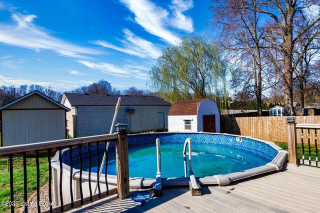 9020 Wooddale Dr, Louisville, KY 40272