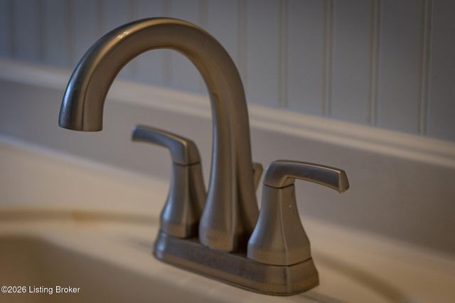 9020 Wooddale Dr, Louisville, KY 40272