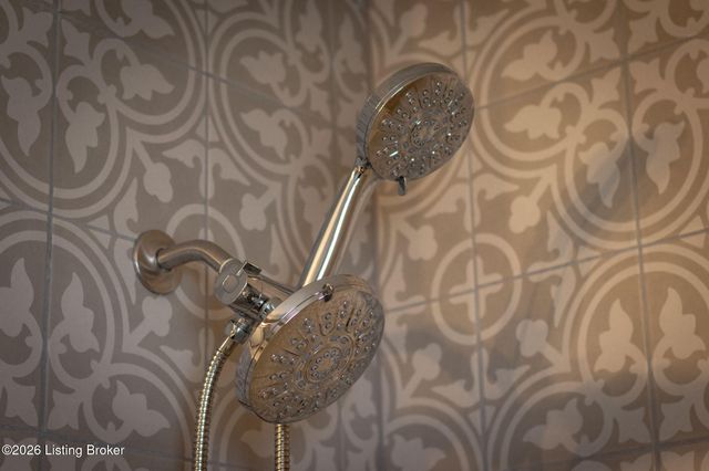 9020 Wooddale Dr, Louisville, KY 40272