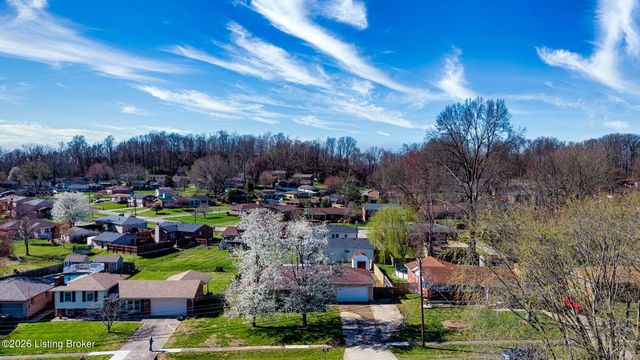 9020 Wooddale Dr, Louisville, KY 40272