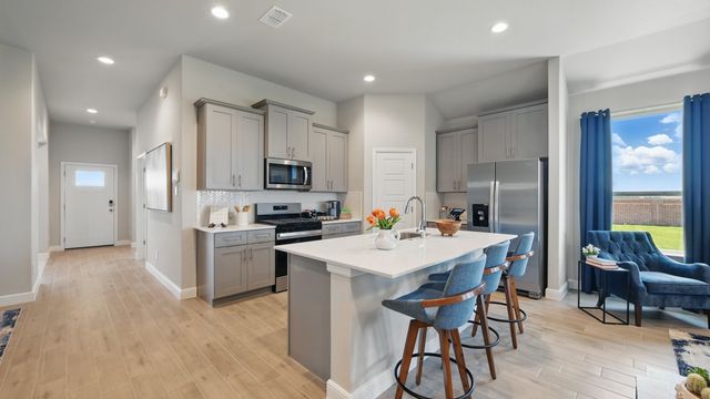 10801 BLACK ONYX Drive, Fort Worth, TX 76036