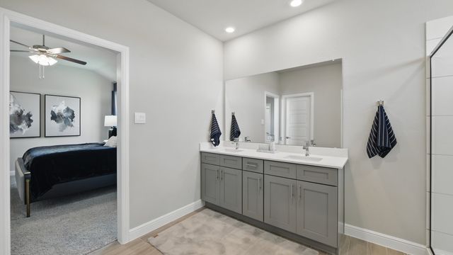 10801 BLACK ONYX Drive, Fort Worth, TX 76036