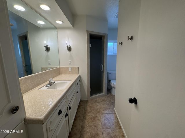 5444 E PINCHOT Avenue, Phoenix, AZ 85018