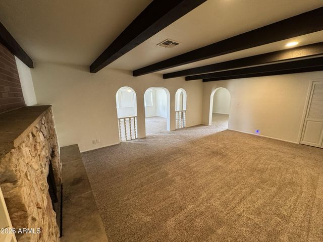 5444 E PINCHOT Avenue, Phoenix, AZ 85018