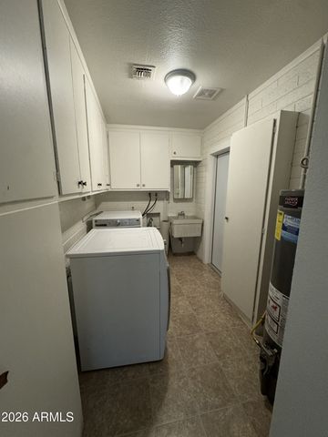 5444 E PINCHOT Avenue, Phoenix, AZ 85018