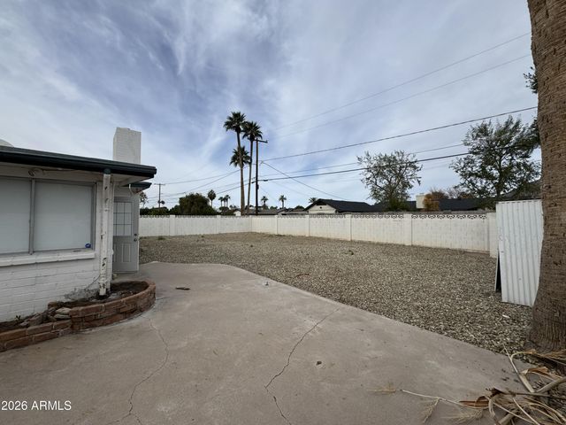 5444 E PINCHOT Avenue, Phoenix, AZ 85018