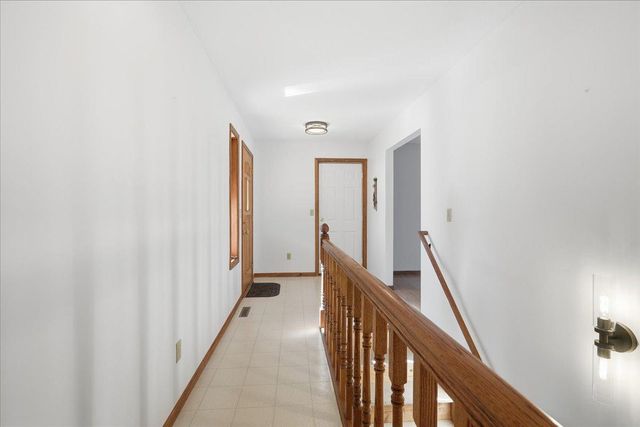 1072 Buck Ridge, Hudson, WI 54016