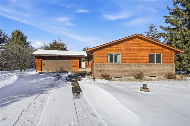 1072 Buck Ridge, Hudson, WI 54016
