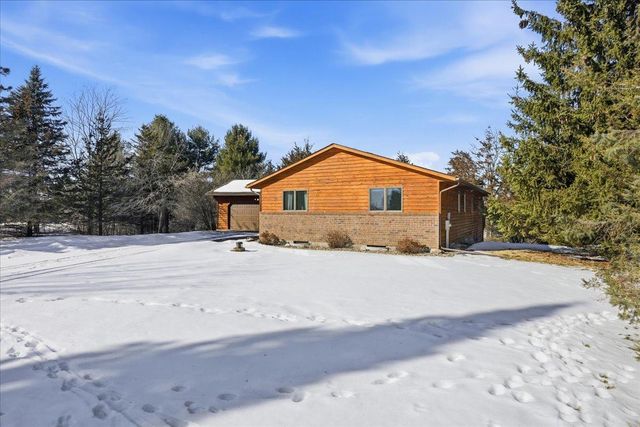 1072 Buck Ridge, Hudson, WI 54016