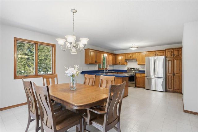 1072 Buck Ridge, Hudson, WI 54016