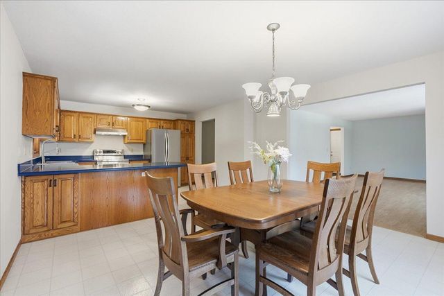 1072 Buck Ridge, Hudson, WI 54016